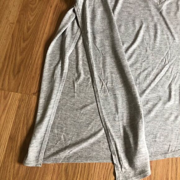 NWT Haute Hippie Light Heather Grey Sleeveless V-Neck Side Slit Modal Shirt - Picture 9 of 10